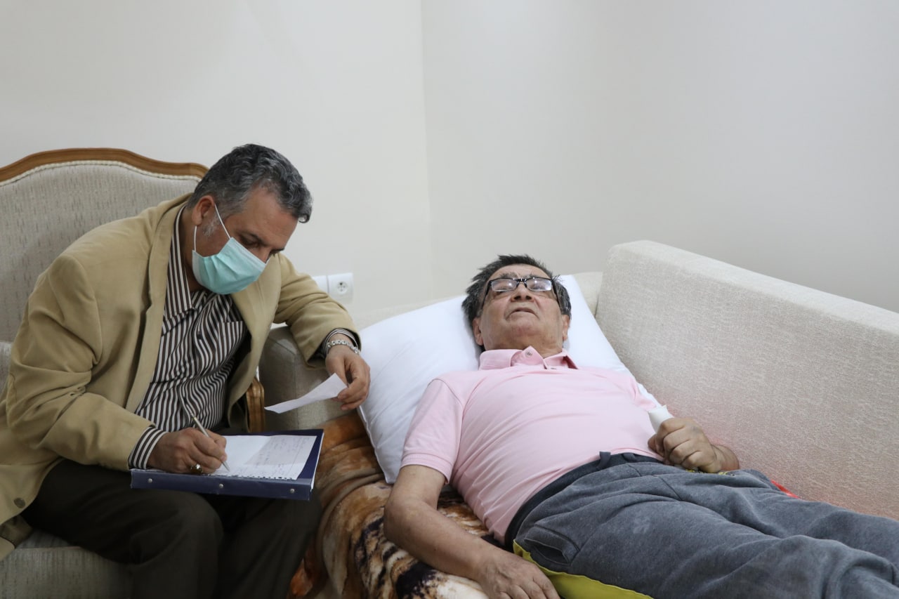 خدمات پزشکی به هنرمند پیشکسوت رضا رویگری