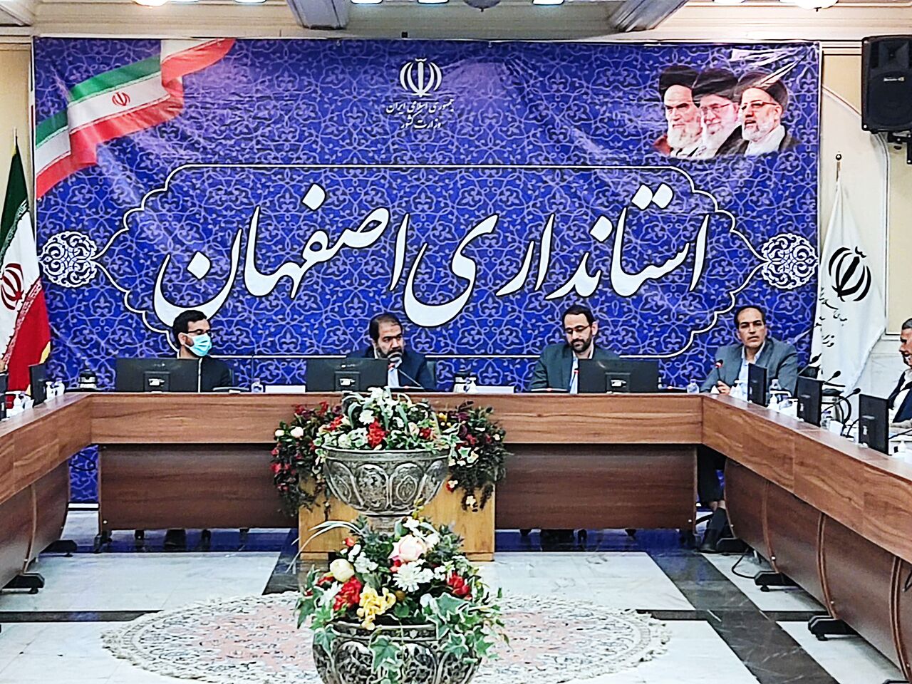 بازار آرد و نان، زیرِ نظرِ ناظران