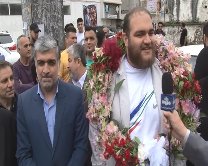 استقبال از قوی‌ترین وزنه بردار جوان جهان در قائم شهر