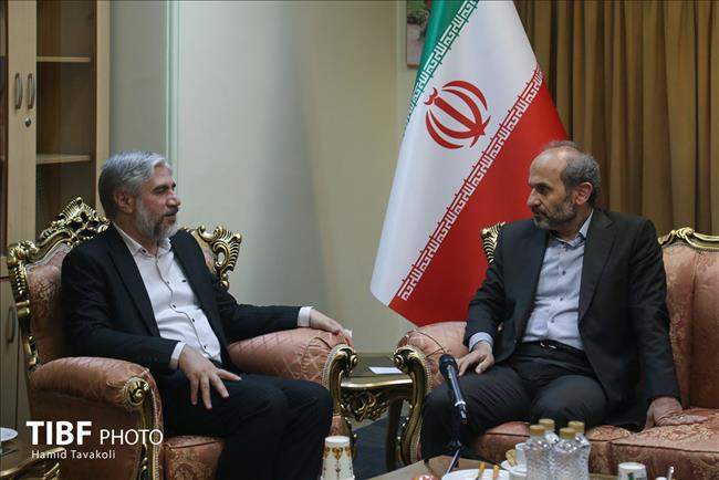 ­رئیس رسانه ملی از نمایشگاه کتاب تهران بازدید کرد