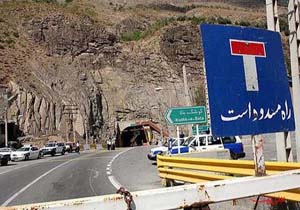 جاده هراز همچنان بسته