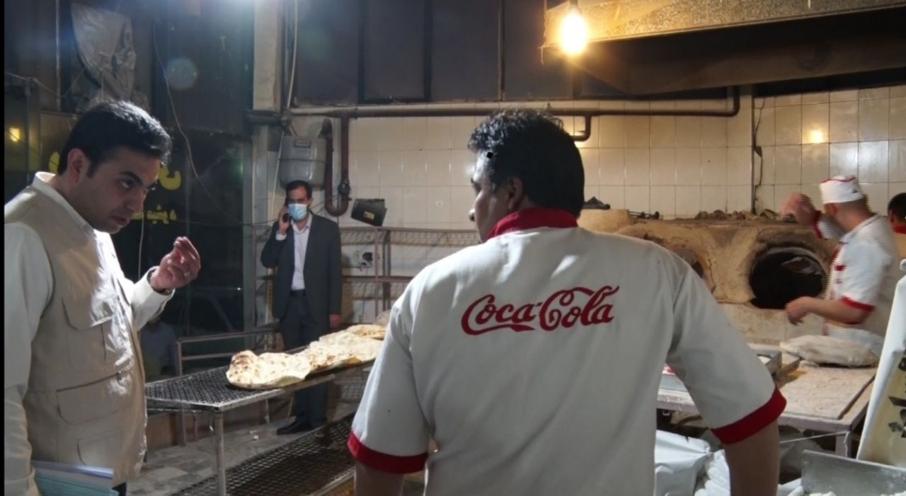 بازرسی سرزده تیم گشت تعزیرات اصناف از نانواییهای سطح مشهد