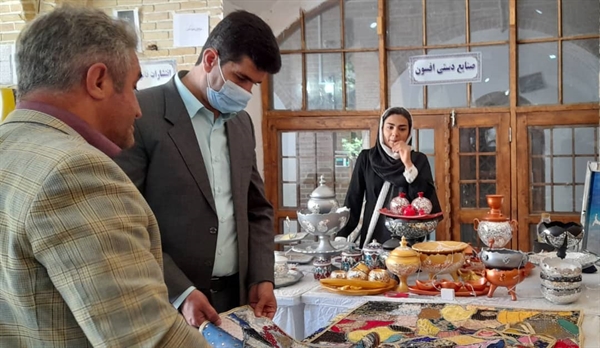 برپایی نمایشگاه صنایع دستی و غذ‌اهای محلی در سنندج