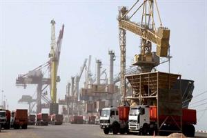 عملیات بارگیری و ارسال کالاهای اساسی در جریان است