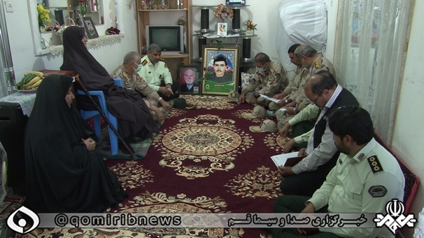 تجلیل از دو خانواده شهید مرزبانی در قم