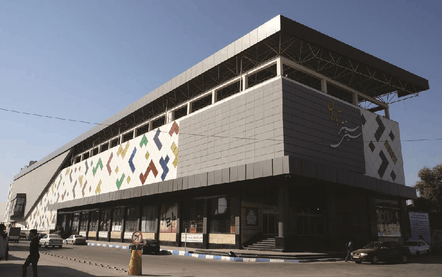 بسته شدن پارکینگ دو ساختمان در آبادان