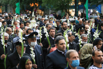 حرم امام رضا (ع) گلباران شد