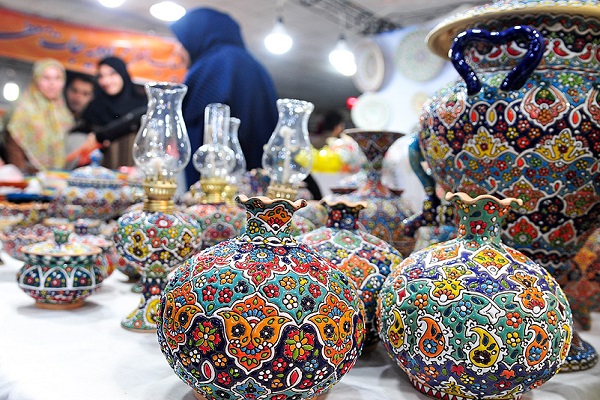 آغاز فعالیت نمایشگاه صنایع دستی در اهواز همزمان با روز جهانی صنایع دستی