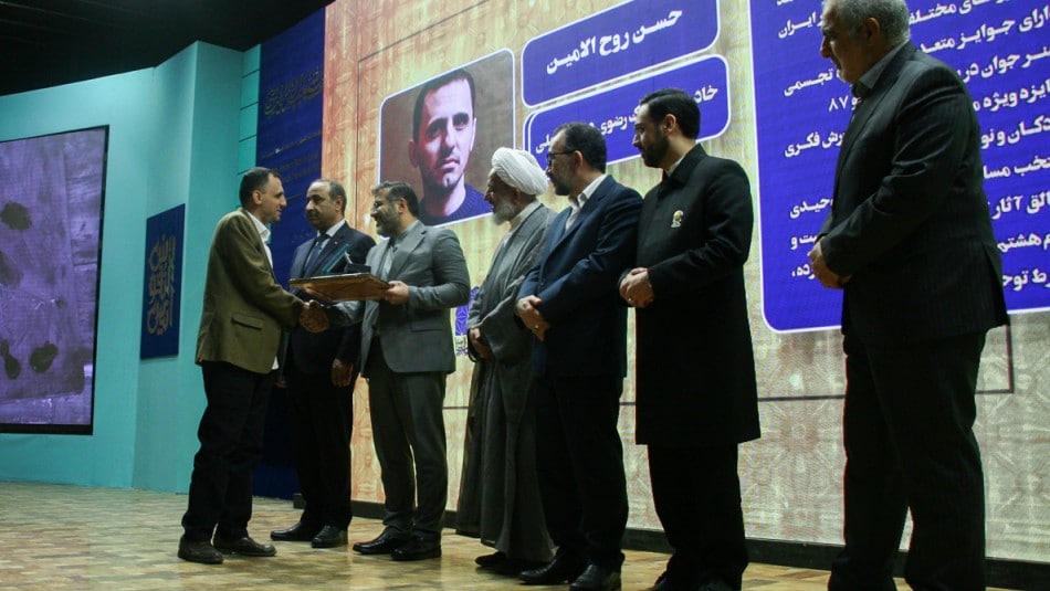 تجلیل از ۱۴ خادم برگزیده رضوی سال ۱۴۰۱