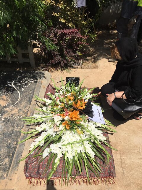 خاکسپاری پیکر سرور پاک نشان در قطعه هنرمندان