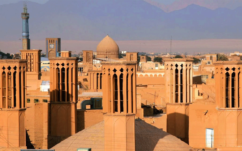 خوشامدگویی به گردشگران بافت تاریخی یزد به سه زبان زنده دنیا