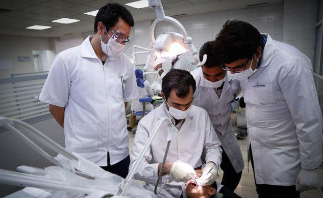 کاهش تعداد دانشجویان دندانپزشکی در سال ۱۴۰۰