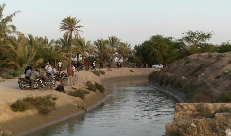 نجات دختر و پسر کودک و غرق پدر در کانال آب