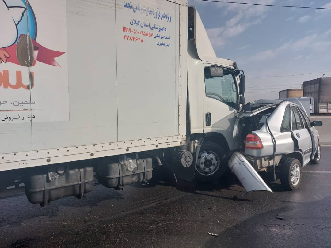 حرکت دنده عقب سواری پراید حادثه ساز شد