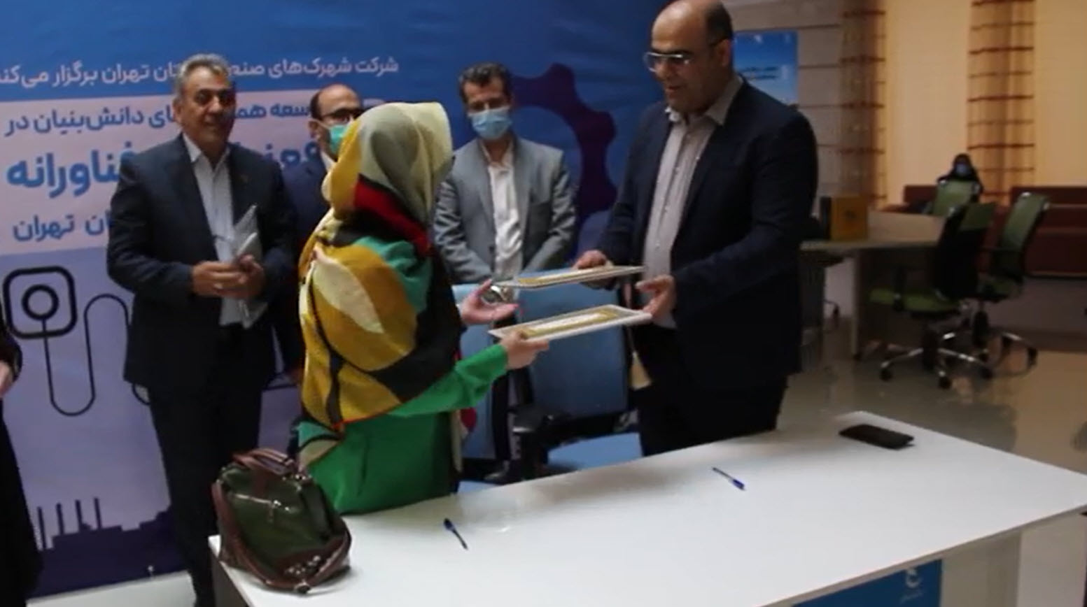 عقد قراردادهای تجاری بین صنعتگران و دانشبنیانها