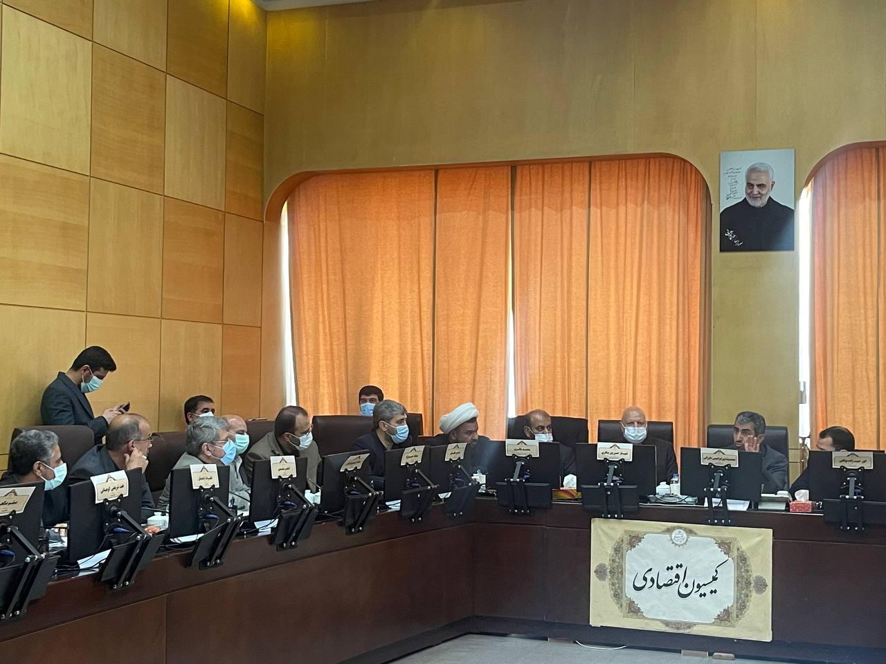 حضور رئیس کل بانک مرکزی و وزیر راه در کمیسیون اقتصادی مجلس