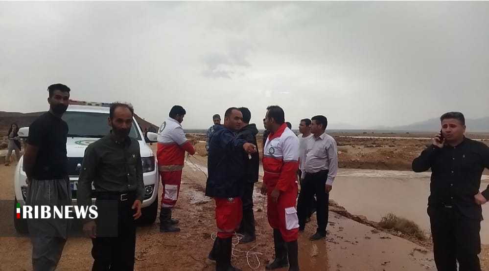 نجات خانواده گرفتار در سیل خرامه