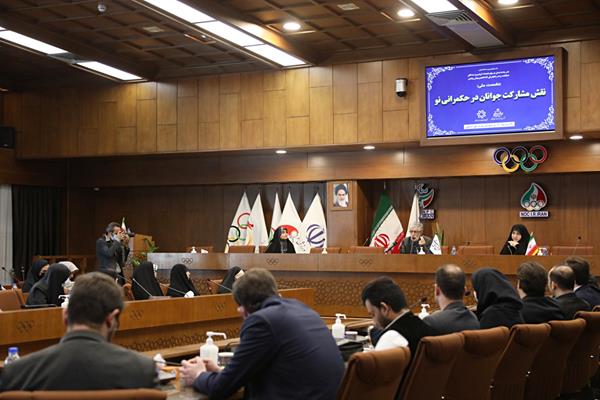 حدادعادل: برای اداره کشور باید توجه اصلی‌مان به جوانان باشد