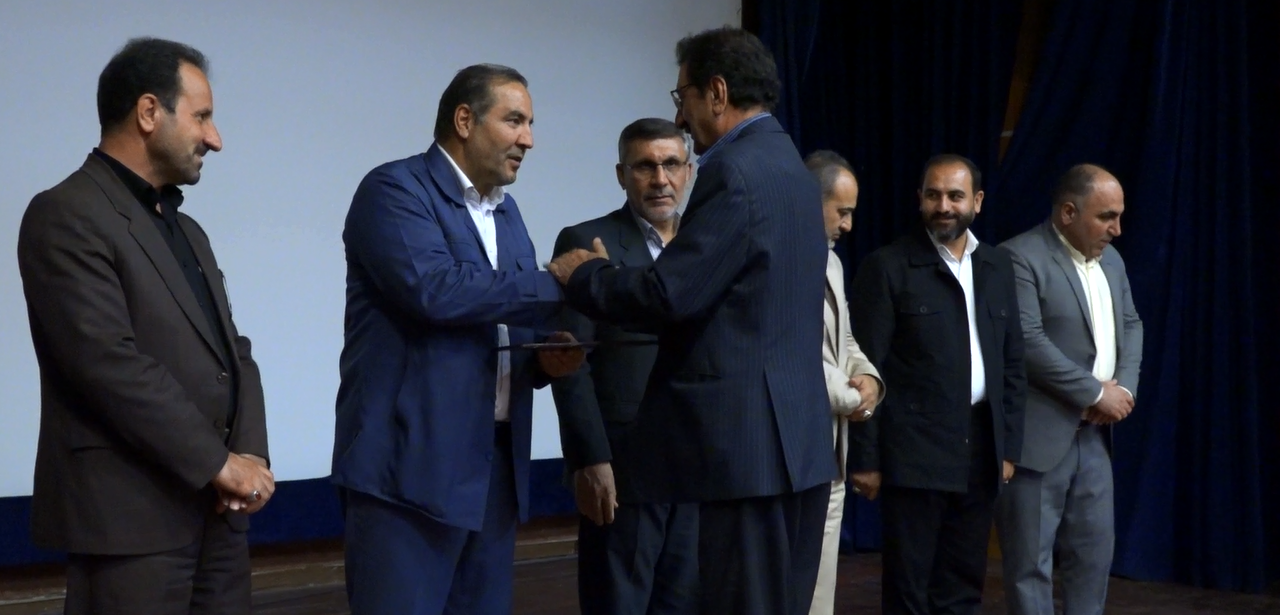 خبرنگاران ،هنرمندان متبحر حوزه قلم و نگارش