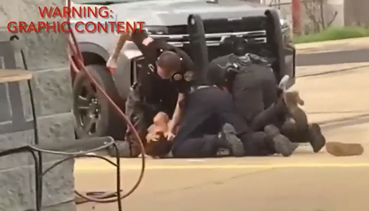 تعليق سه پلیس آمریکایی پس از ضرب و جرح يک شهروند