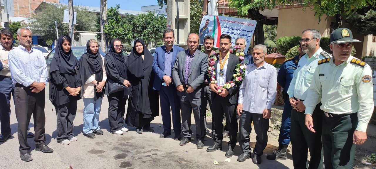 استقبال مردم نکا از مدال آور مسابقات ارتش‌های جهان