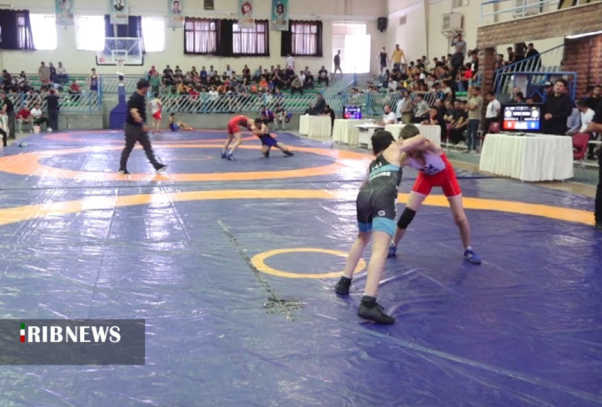 آغاز مسابقات کشتی انتخابی استان در سنندج