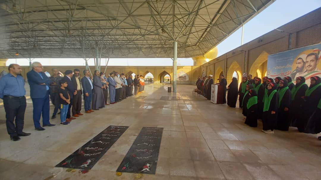 غبار روبی گلزار شهدا در خرمشهر